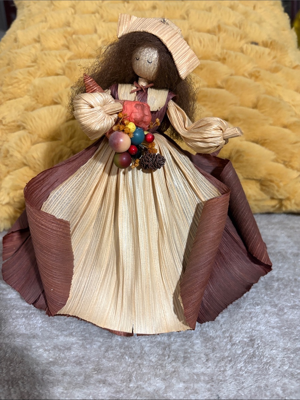 NANN’S Handcrafted Corn Husk Harvest Doll holding cornucopia EXCELLENT CONDITION